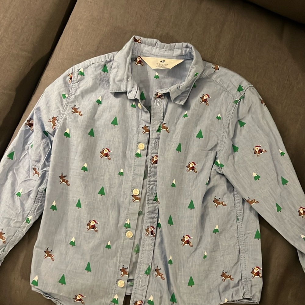 Santa and reindeer Christmas holiday button down shirt boys 6 H&M